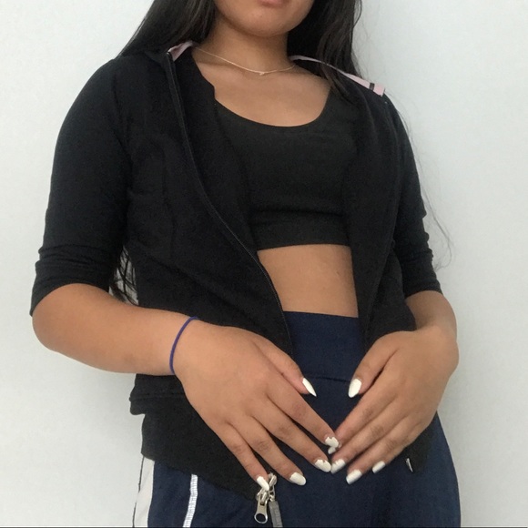 vintage black short sleeve zip up hoodie - Picture 2 of 3